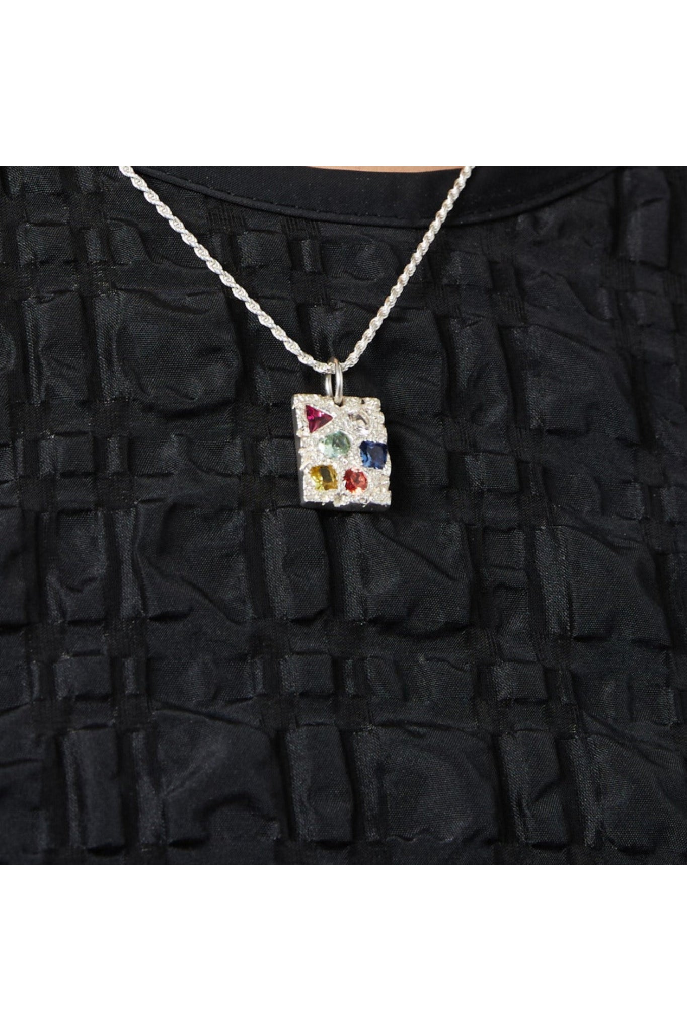 Bleue Burnham Cottage Rose Garden Pendant